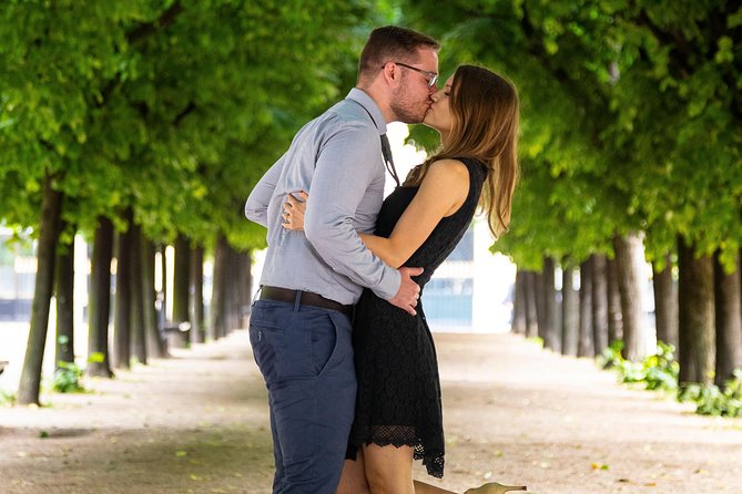 Professional Photo Shoot Walking Tour in Central Paris - Pont Neuf and the Seine River quay: where the images start looking cinematic