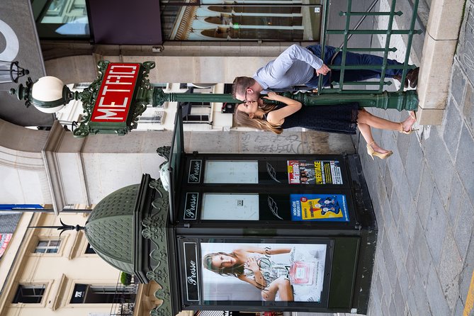 Professional Photo Shoot Walking Tour in Central Paris - Getting your photos: 25 finished shots same day (plus the big pile)