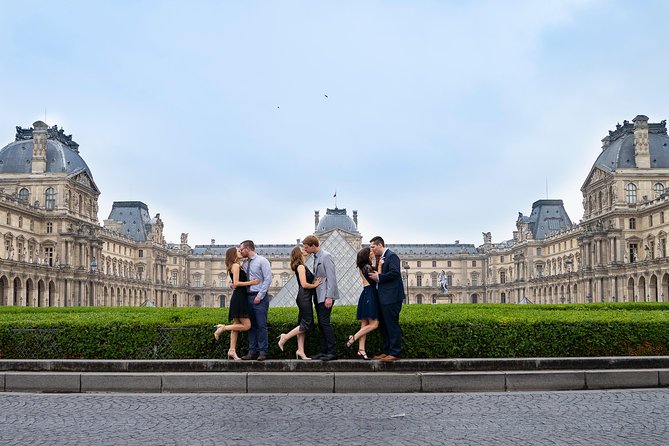 Professional Photo Shoot Walking Tour in Central Paris - Where you meet and how the 2-hour flow really works