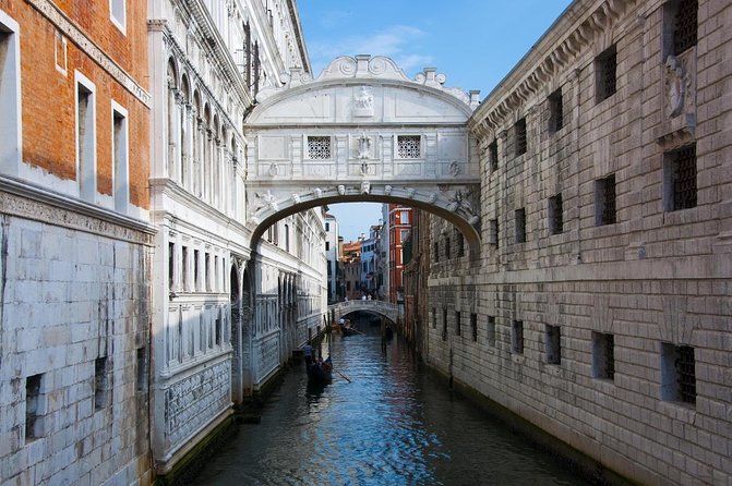 Professional Photographer in Venice, Italy - The real reason people get great results: how the session is coached