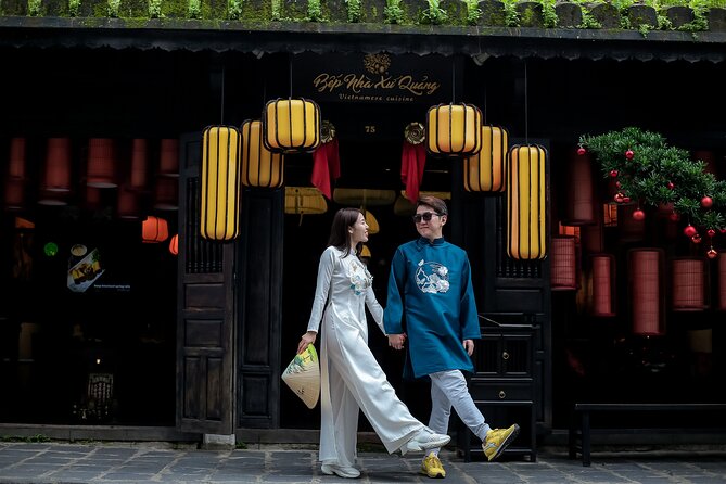 Professional Photography Tour Optional Ao Dai Dress in Hoi An - Night Market stop: keeping your subject sharp in the colorful chaos
