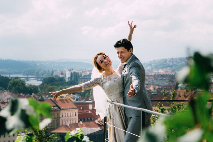 Professional photoshoot in Prague - 1 hour, 30 or 15 min - Old Town Square and the Astronomical Clock Backdrop