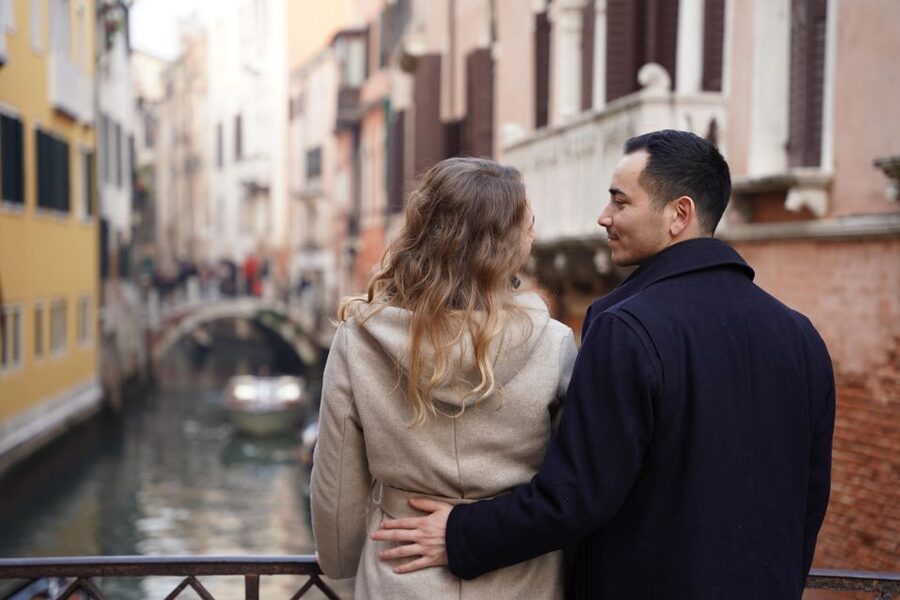 Professional Photoshoot in Venice - Timing in Venice: Golden Hour, Midday Crowds, and Heat
