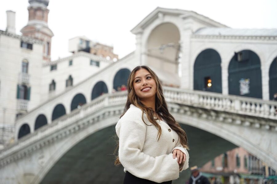 Professional Photoshoot in Venice - Optional Add-Ons: Gondola, Burano/Lido, and Makeup