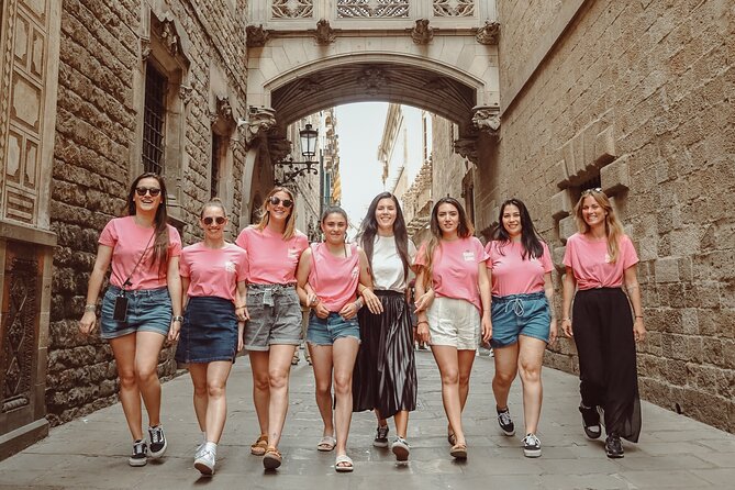 Professional Photoshoot Tour - Barcelona's iconic locations - The easy logistics: meeting at Pla de la Seu and a 90-minute route