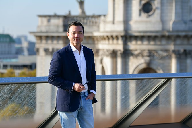 Professional Private Photoshoot in London - Photographer David’s approach: comfort, patience, and practical posing