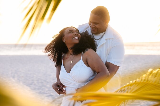 Professional Sunset Photoshoot in Aruba - 30 Minutes or 1 Hour: Which Photo Package Fits Your Style