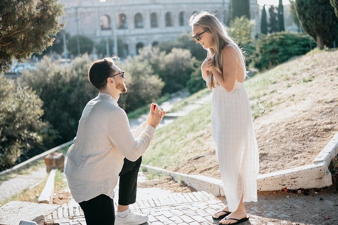 Proposal Photographer in Rome - Why a Colosseum proposal photoshoot works in Rome