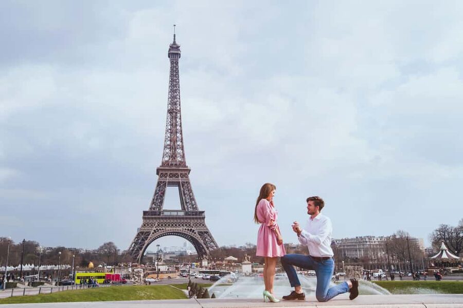 Proposal Photoshoot - Starting at Trocadéro: your meeting point and why it works
