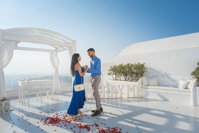 Proposal Photoshoot Santorini - Meeting Point in Central Oia: Show Up Ready, Not Panicked