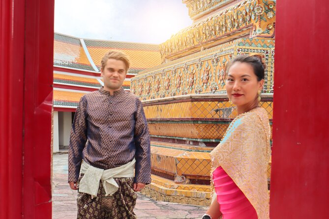 Proposals in Thai Costume with Photoshoot - Why this Bangkok proposal photoshoot feels less stressful than DIY
