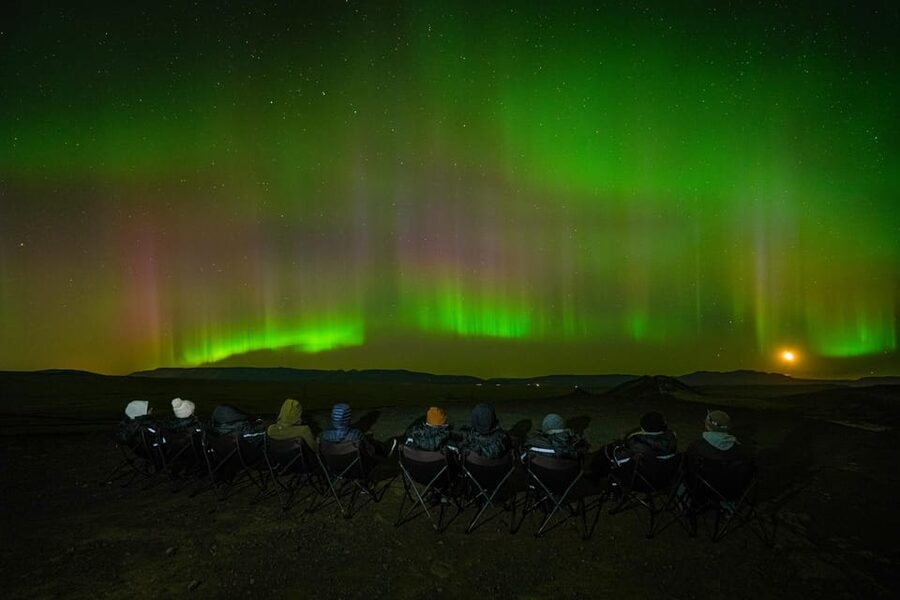 Reykjavik: Northern Lights Tour with Private Photographer - Unlimited professional photos: what you’re really paying for