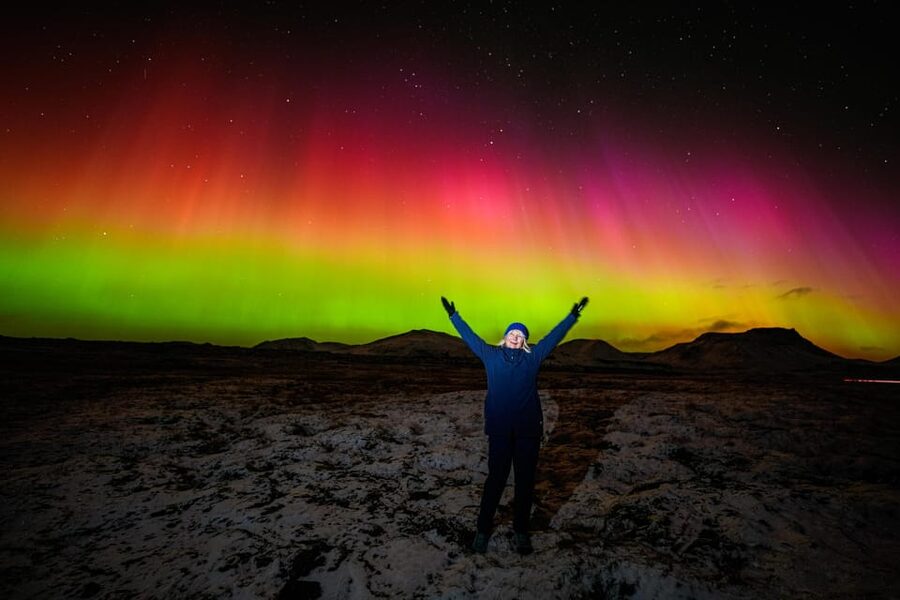 Reykjavik: Northern Lights Tour with Private Photographer - Snacks and warm drinks: Iceland flavor between aurora bursts