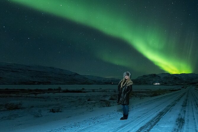 Reykjavik Private Northern Lights Tour with Pro Photographer - Why this off-road aurora hunt actually helps