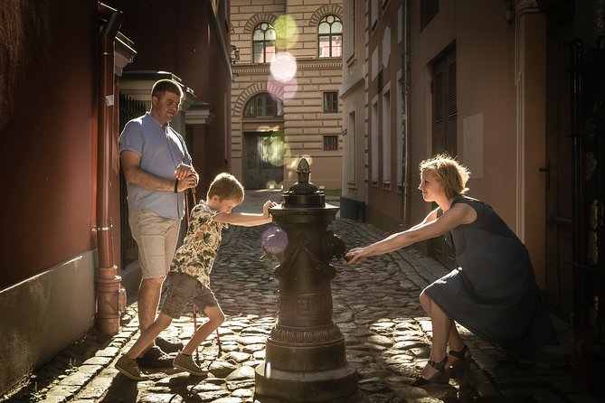 Riga Private Photoshoot Tour - Freedom Monument and the National Opera: monuments with meaning