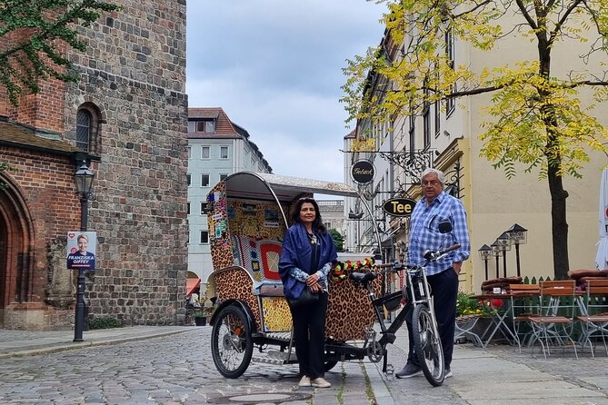 Romantic Berlin Rickshaw City and Photo Tour - incl. pick-up - The photo setup: photographer, WiFi, and that warm-ride comfort