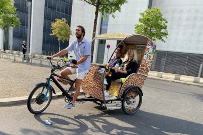 Romantic Berlin Rickshaw City and Photo Tour - incl. pick-up - The must-see stops, from Brandenburg Gate to Checkpoint Charlie