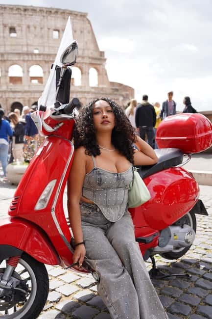 Rome: All In One Day by Vespa - Piazza Navona: fountains, artists, and a real Roman street pulse