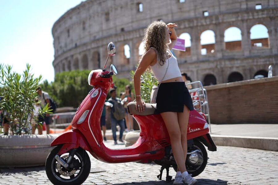Rome: Night Photography service by Vespa with Aperol Spritz - The Colosseum: two photo stops, not one quick look