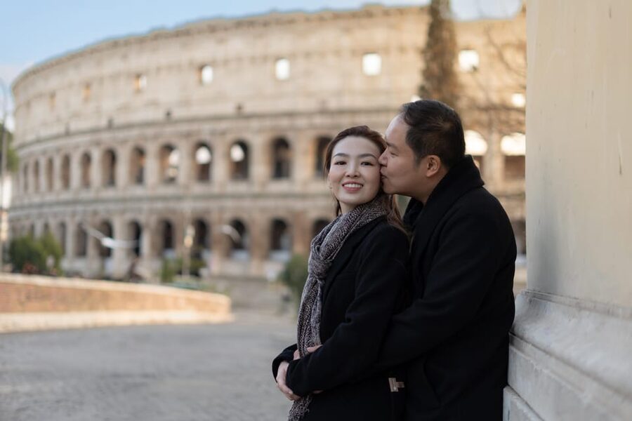 Rome: Personalized Photoshoot outside the Colosseum - How the posing guidance works (and why it changes everything)