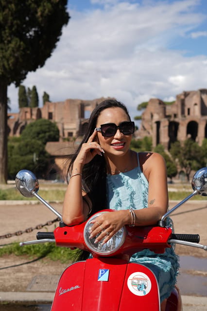 Rome: Photography services by Vespa with Aperol Spritz - Trastevere by pass: the bars-and-shops Rome mood