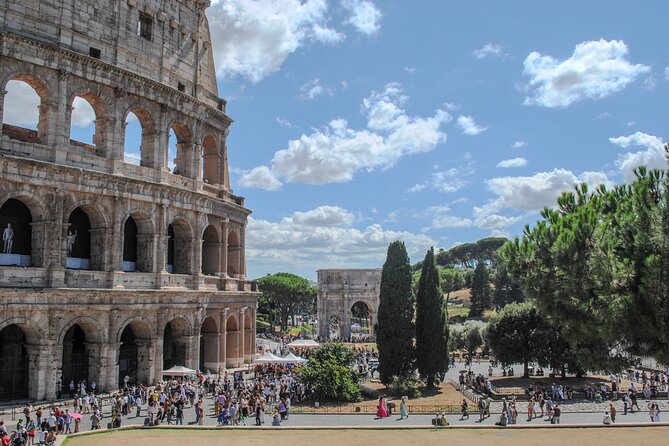 Rome Private Photoshoot: Colosseum & Trevi Photo Walk - How the photographer turns you into the main subject