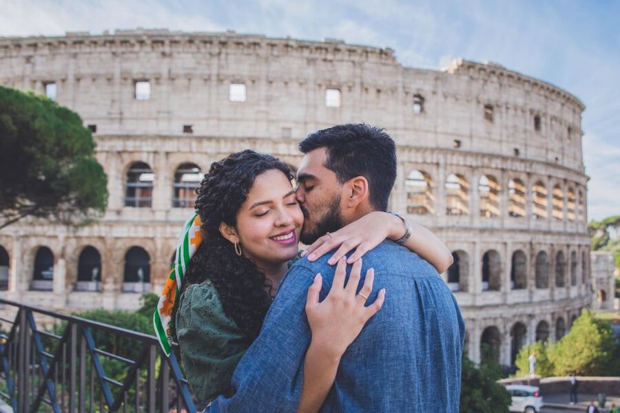 Rome: Private Professional Photoshoot at Colosseum - Meeting at Via del Colosseo 31: Keep It Simple