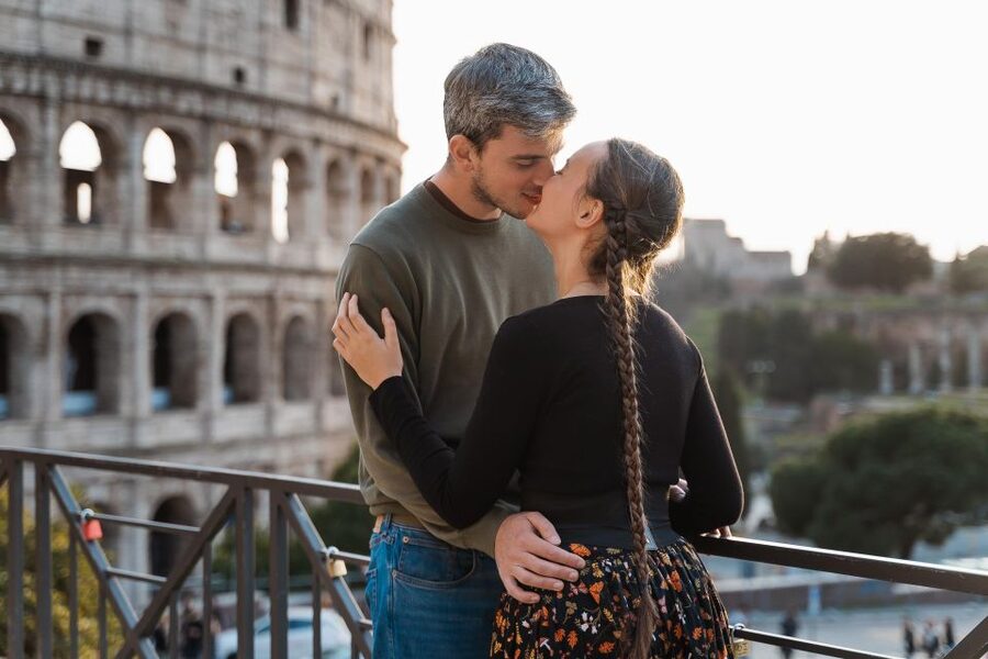 Rome: Romantic Couple Photoshoot. Choose your spot! - Classic Rome crowd reality: Trevi Fountain and the Spanish Steps