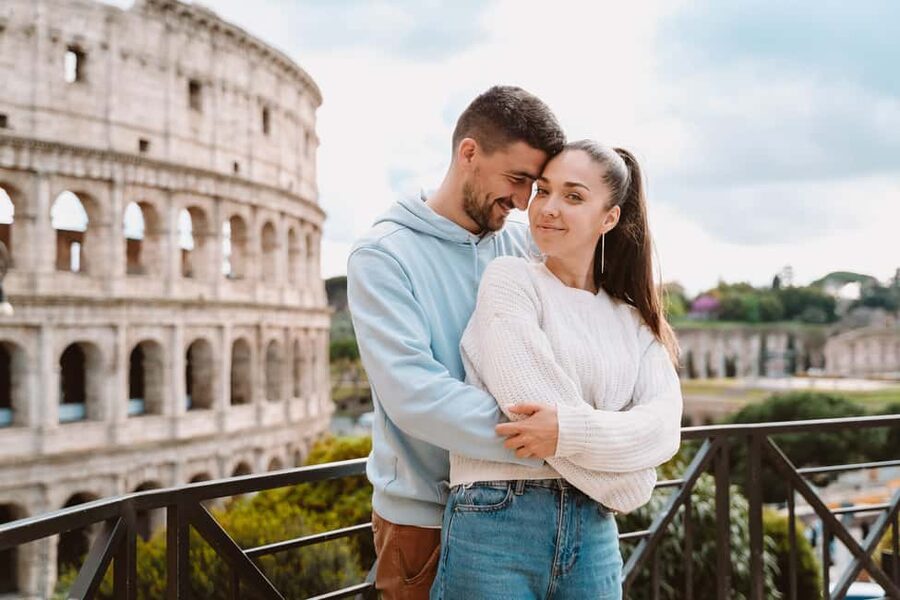Rome: Romantic Couple Photoshoot Experience at the Colosseum - Key things to know before you go