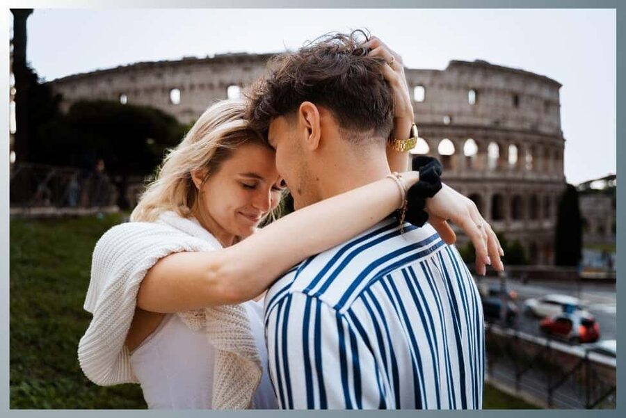 Rome: Romantic Couple Photoshoot Experience at the Colosseum - The short walk and the 40-minute viewpoint photo stop