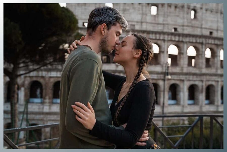 Rome: Romantic Couple Photoshoot Experience at the Colosseum - Who this experience fits best