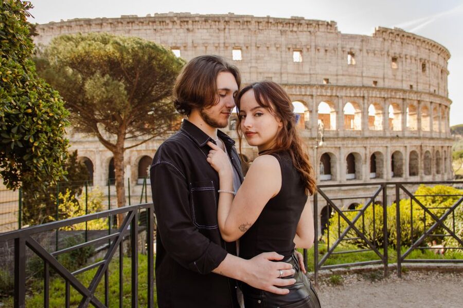 Rome: Unforgettable Photoshoot Experience in Colosseum - Why a private Colosseum photoshoot beats phone selfies