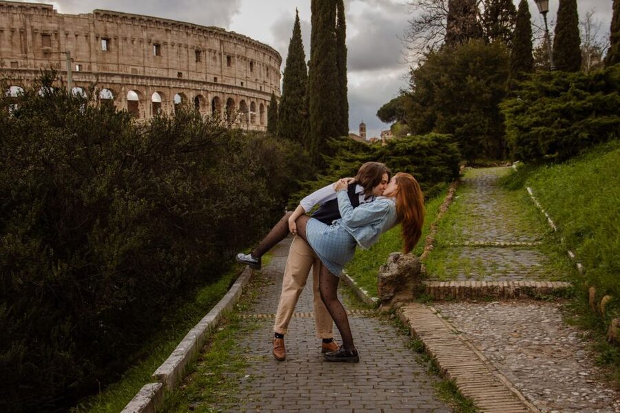 Rome: Unforgettable Photoshoot Experience in Colosseum - Meeting outside Caffè Roma: how the session really begins