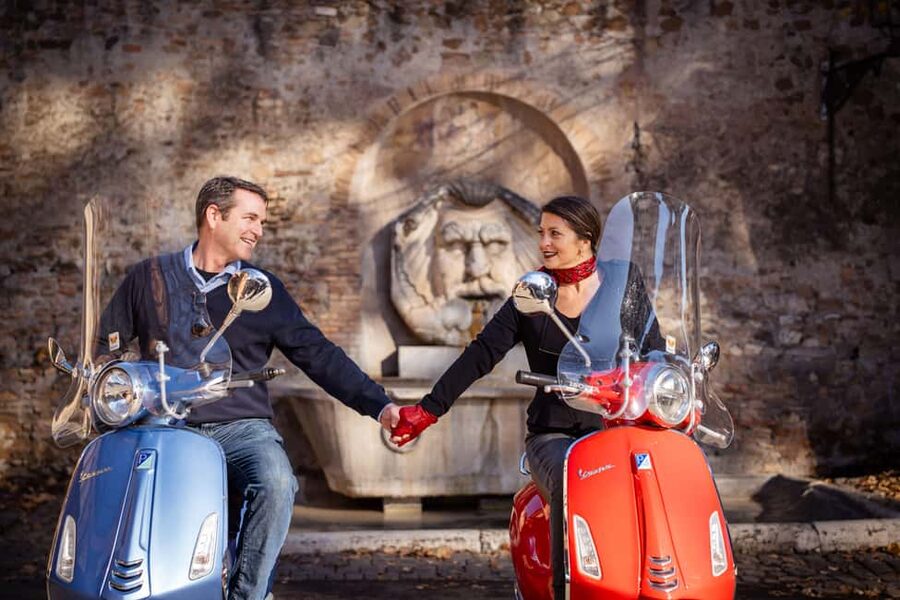 Rome: Vespa Photo Tour with City Center Pickup - Colosseum Photo Stop: A Classic View With a Timed Moment