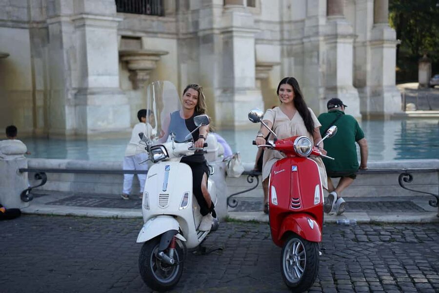 Rome: Vespa Photo Tour with City Center Pickup - Circus Maximus Pass-By: Seeing It Without the Detour