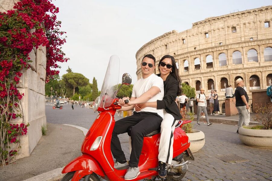 Rome: Vespa Photo Tour with Historic City Highlights - Castel Sant’Angelo pass and finishing at Piazza Navona