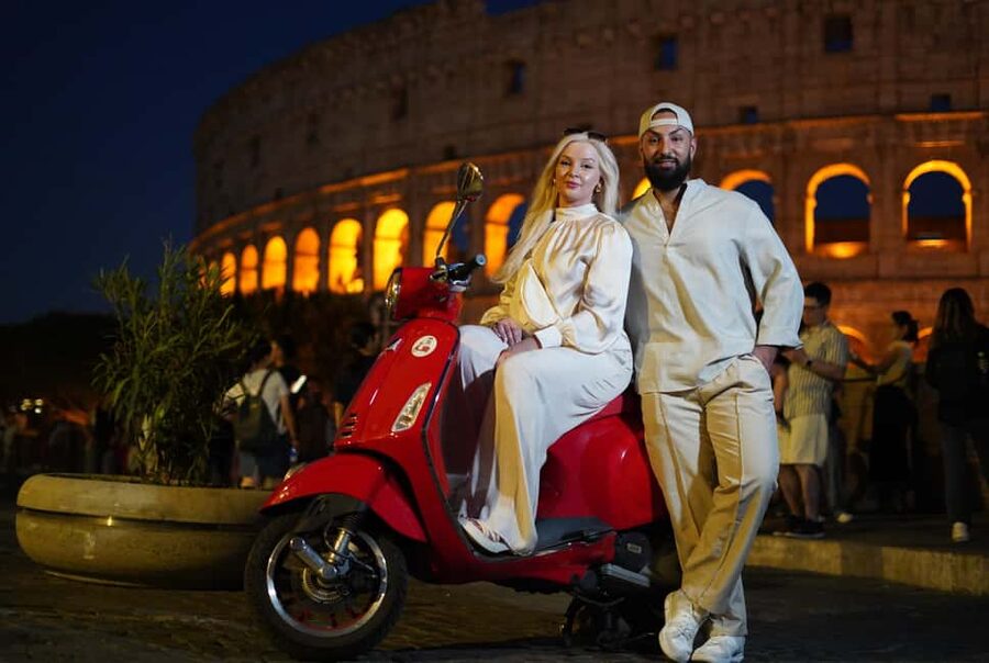 Rome: Vespa Scooter Night Tour with Pro Photographer service - Colosseum by Night: Your 15-Minute Photo Moment