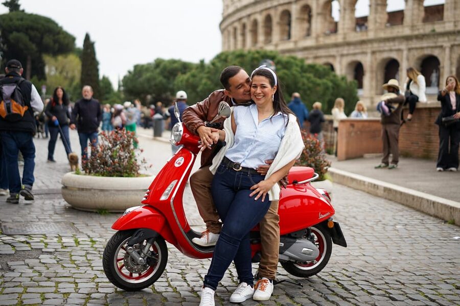Rome Vespa Tour with Professional Photoshoot - Safety on a Vespa: What the Guides Do Right