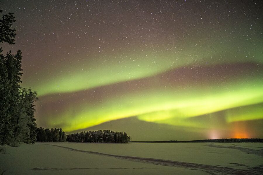 Rovaniemi: Guaranteed Ultimate Aurora Hunt with Photographer - Your guides and photographer: what the pros really add