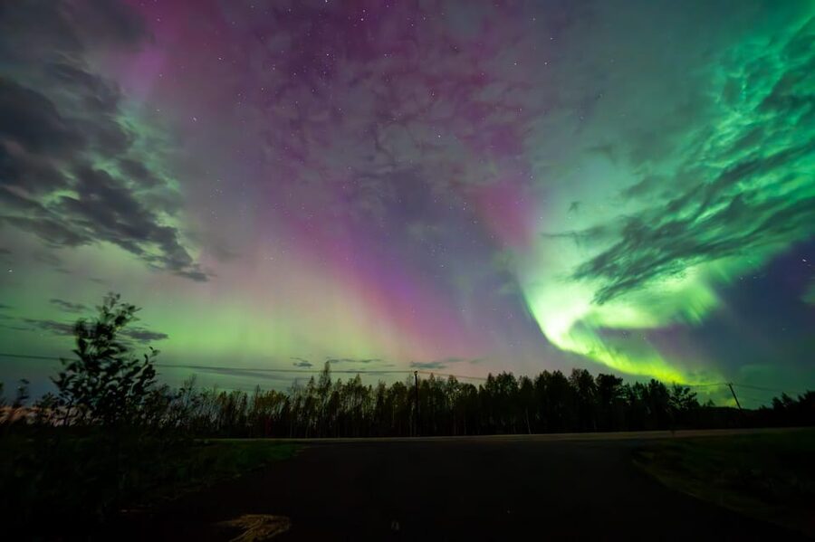 Rovaniemi: Guaranteed Ultimate Aurora Hunt with Photographer - How the 8-hour hunt works: pickup, winter gear, and the long waiting game