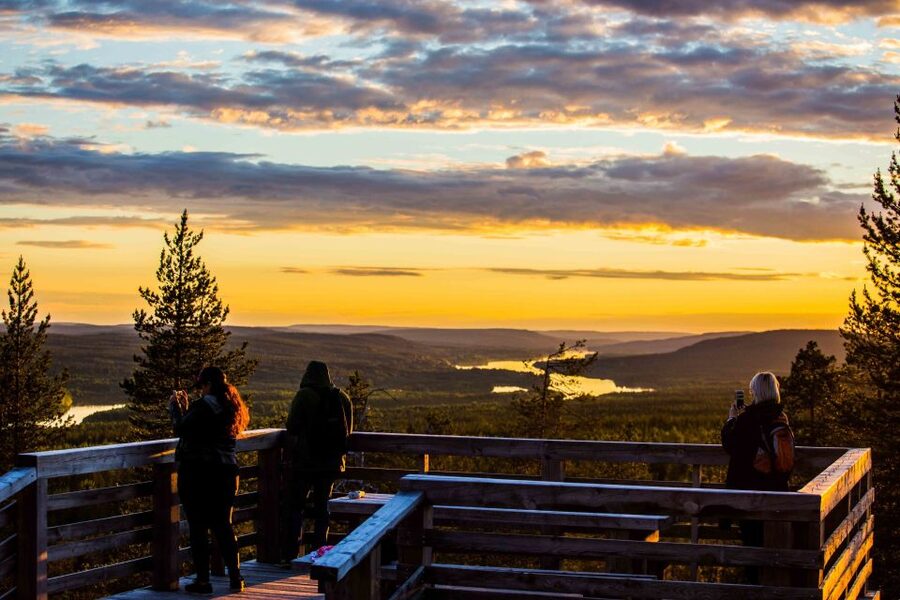 Rovaniemi: Midnight Sun Photography Tour - Stop 1: the first viewpoint photo stop and 45-minute sunset walk