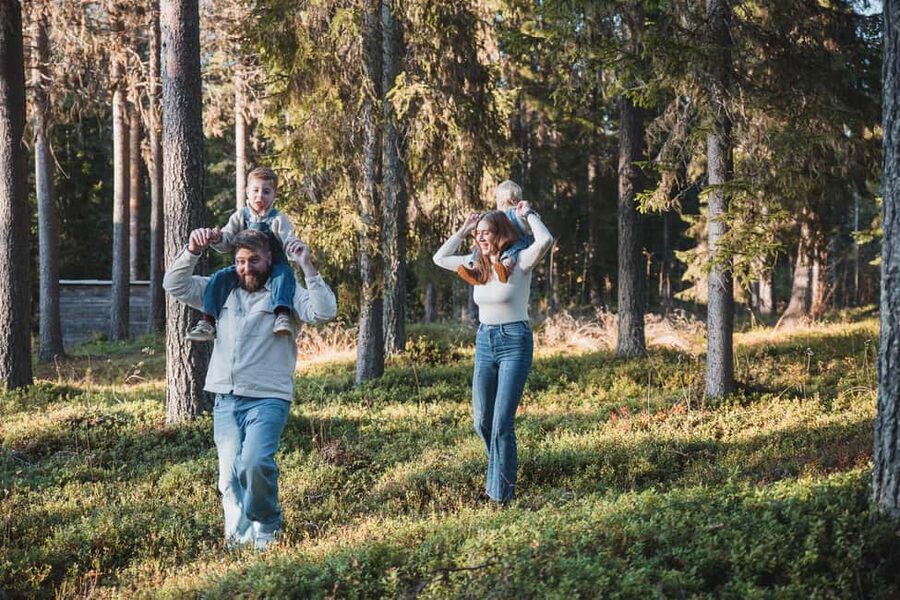 Rovaniemi: Private Photoshoot Experience in Lapland - Posing made easy: why guidance beats luck