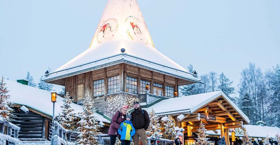 Rovaniemi: Private Pro Photoshoot in Santa Claus Village - Inside the 1.5-hour shoot: what you’ll actually do