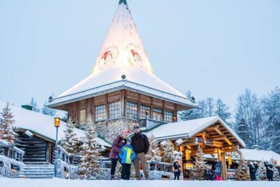Rovaniemi: Private Pro Photoshoot in Santa Claus Village - Hotel pickup in Rovaniemi: less logistics, more Lapland time