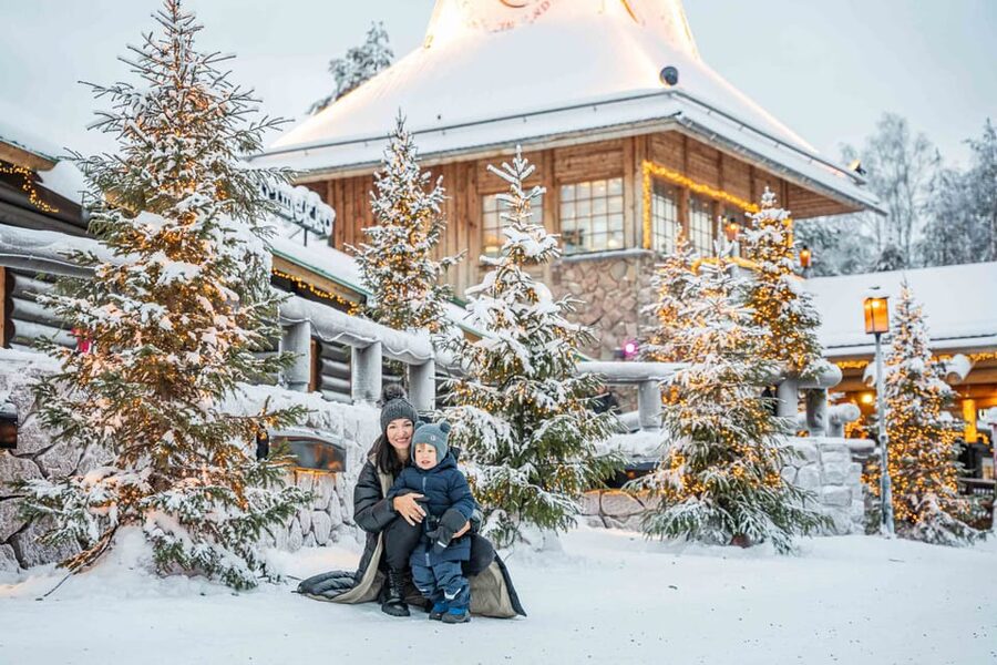 Rovaniemi: Private Pro Photoshoot in Santa Claus Village - Staying after the photoshoot: meeting Santa on your schedule