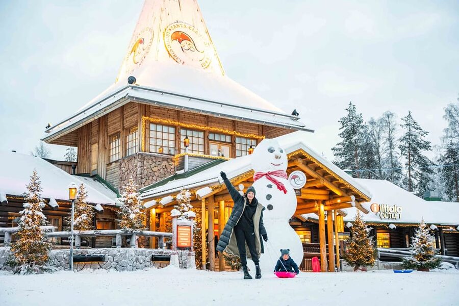 Rovaniemi: Private Pro Photoshoot in Santa Claus Village - Who should book this private Santa Claus Village photoshoot?