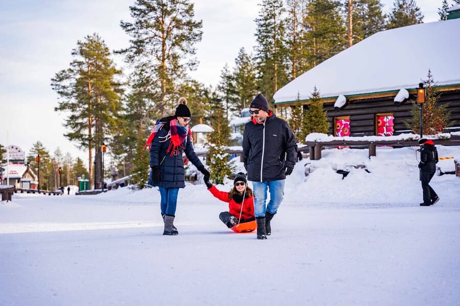 Rovaniemi: Private Pro Photoshoot in Santa Claus Village - Winter photography tips to get better results fast