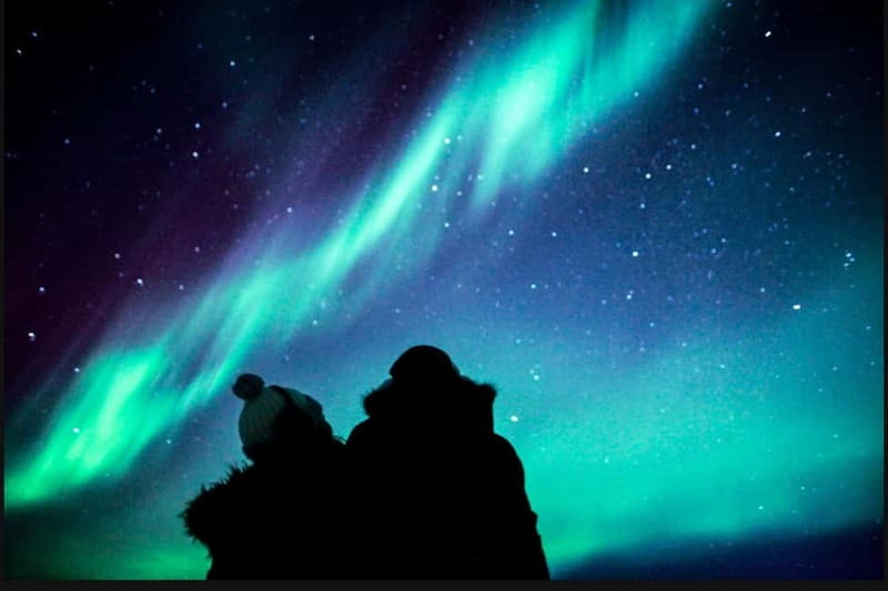 Saariselkä,Kakslauttanen: Aurora Hunting & Photography Tour. - Group size and comfort: why small matters for an aurora hunt