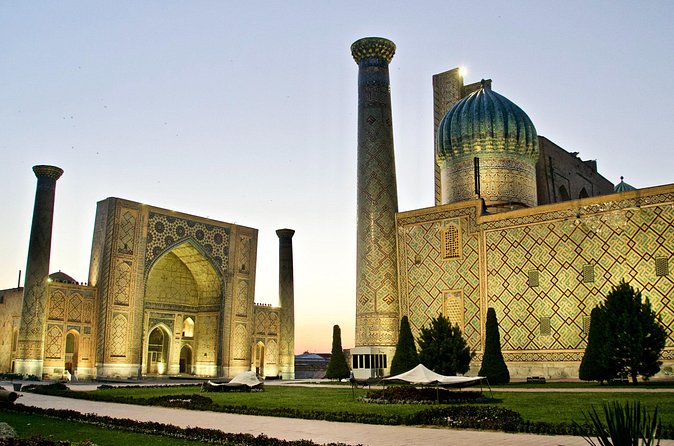Samarkand City Tour with a Professional Photographer - Shah-i-Zinda Necropolis: A Hill Path Made for Picture Spots