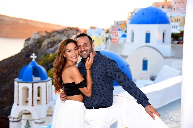 Santorini 2h Photoshoot with a photographer & transportation - What you’ll get at the end: 60 edited photos, not just one good one